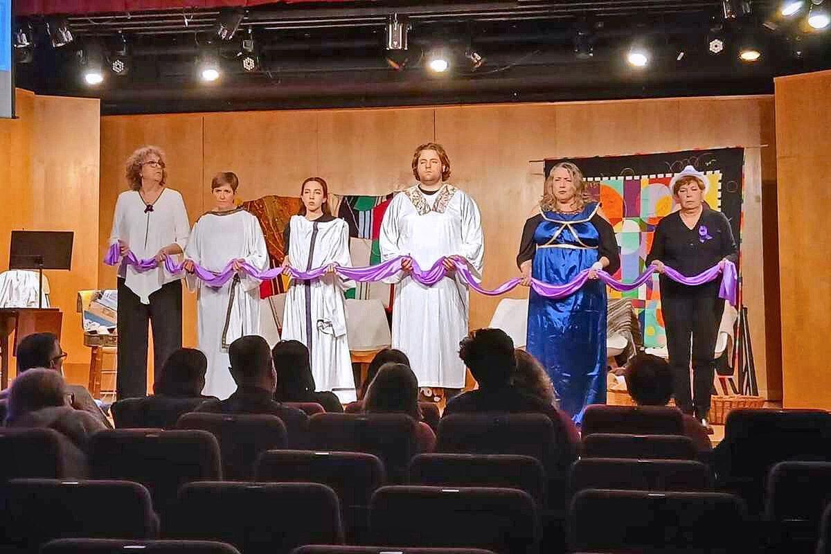 'Teixint la vida en color lila' a Els Catalanistes | Grup Teatral Antifaz